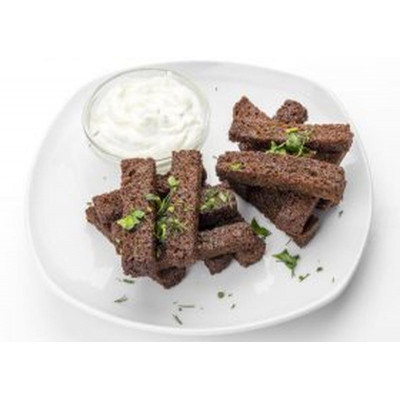 Гренки чесночные с белым соусом